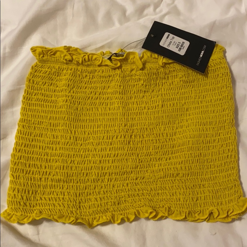 YELLOW SMOCKED TUBE TOP🌼🌼